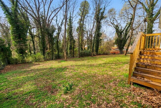 Building Photo - 226 Polar Rock Rd SW