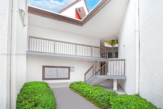 Building Photo - 9441 Fontainebleau Blvd