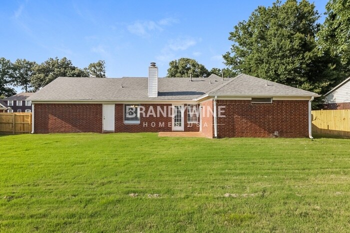 Building Photo - 8077 Sandywood Ln