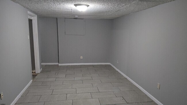 Building Photo - 212 Eagon Ave