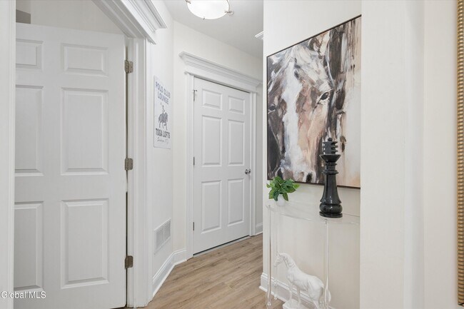 Building Photo - 425 Broadway