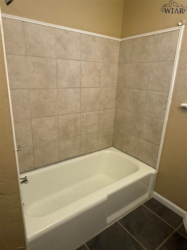 Building Photo - 4718 Alamo Dr