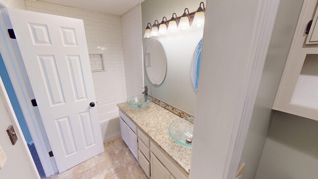 Building Photo - 7535 S Trenton Pl