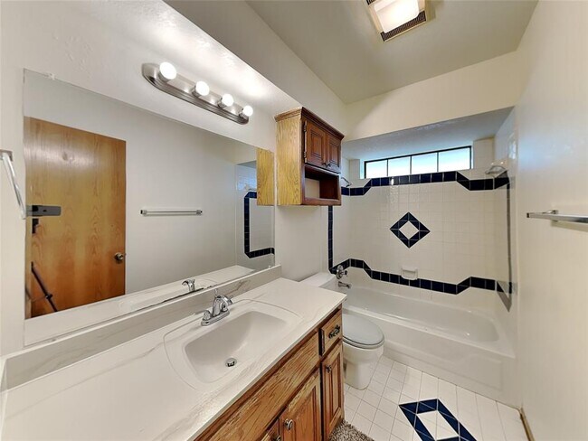 Building Photo - 5612 SE 85th St