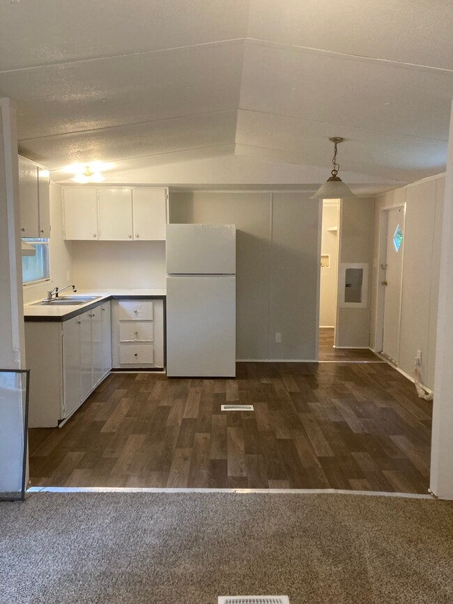 Building Photo - Zelma