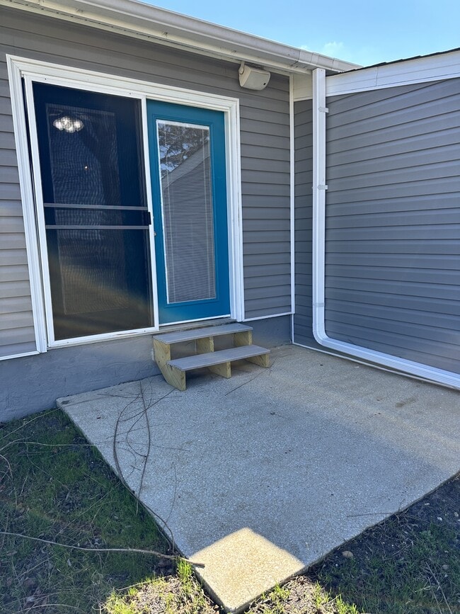 Building Photo - 115 Fieldcrest Dr