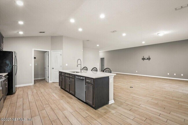 Building Photo - 15646 Winder Lake Dr