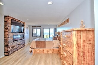 Building Photo - Cedar Lodge 305