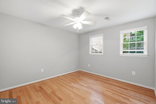 Building Photo - 6924 Mclean Park Manor Ct