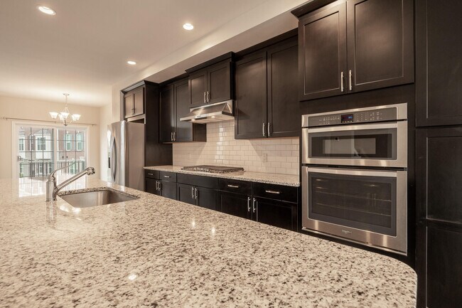 Building Photo - 2715 S Spurway Dr