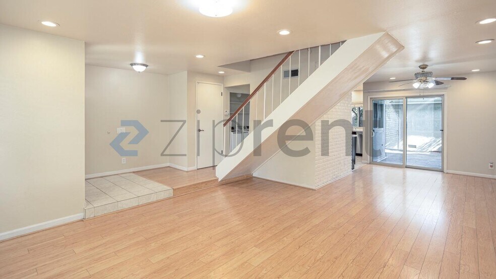 Building Photo - Unit