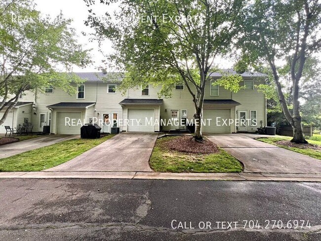 Building Photo - 6522 Point Comfort Ln