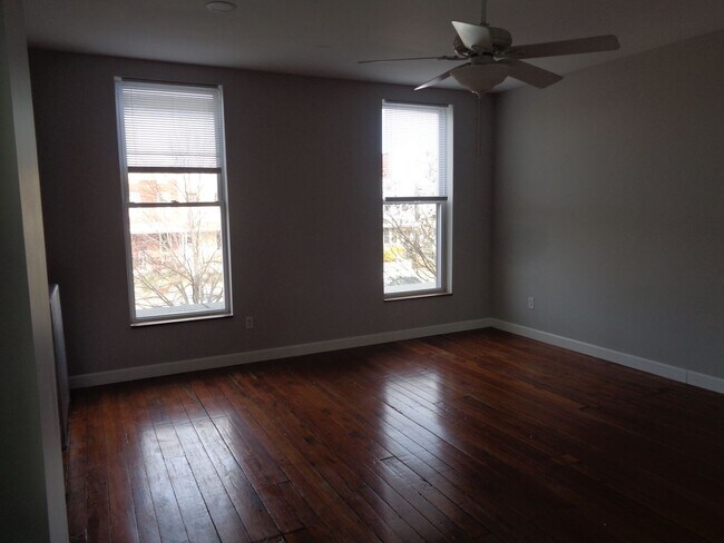 Building Photo - 713 W 33rd St