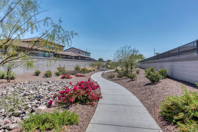 Building Photo - 8410 W Palmaire Ave