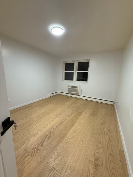 Building Photo - 30 Bay 37th St