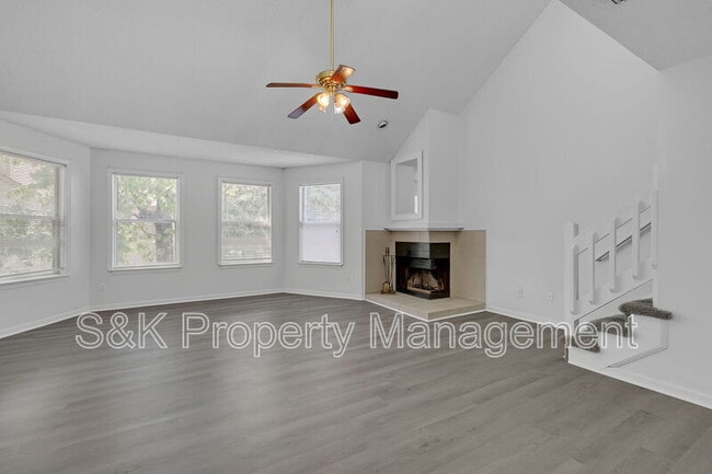 Building Photo - 517 Mary Robert Ln