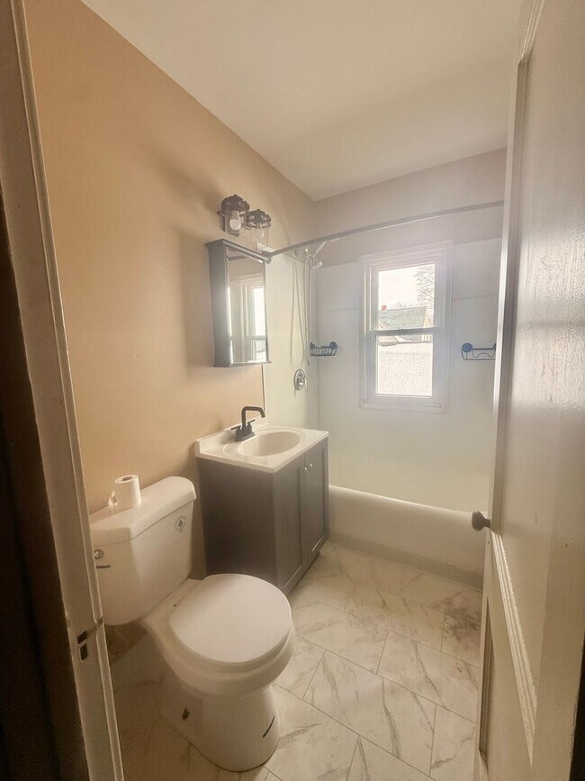 Building Photo - 1609 17th Ave