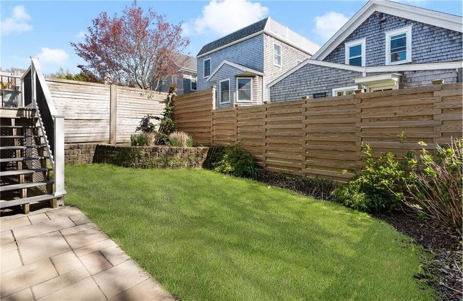 Building Photo - 23 Holland St