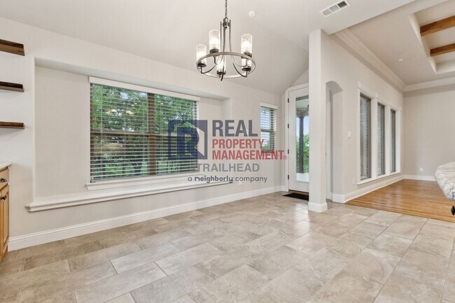 Building Photo - 113 Maral Ln