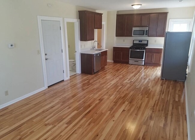 Building Photo - 2477-2479 N Dousman St