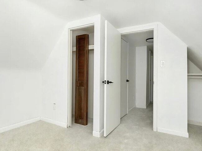 Building Photo - Updated 4 bedroom in Roseville