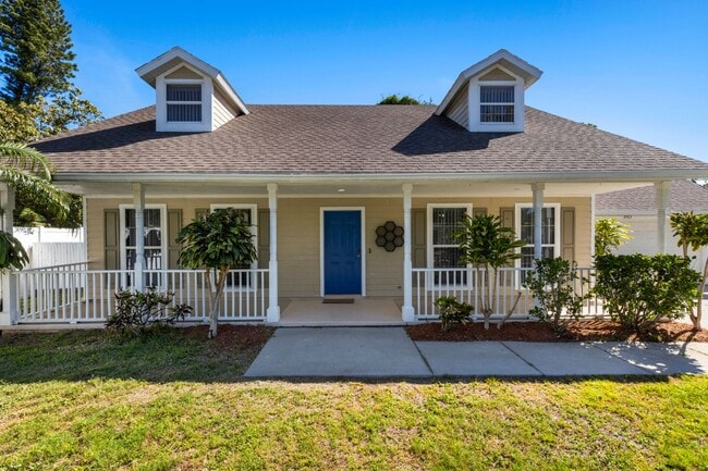 Primary Photo - Charming Renovated 4BR/3BA Single Family Home