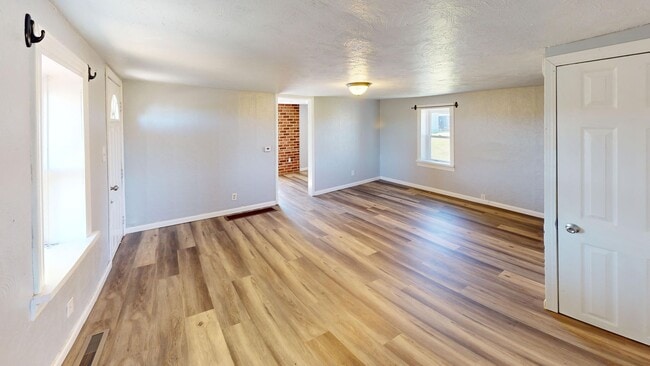 Building Photo - 2 bedroom in a country setting