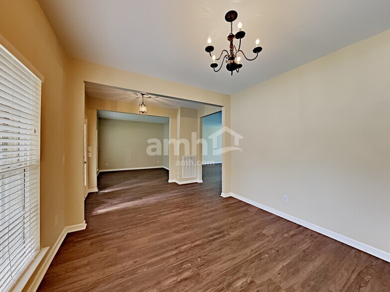 Building Photo - 302 Forest Bend Dr