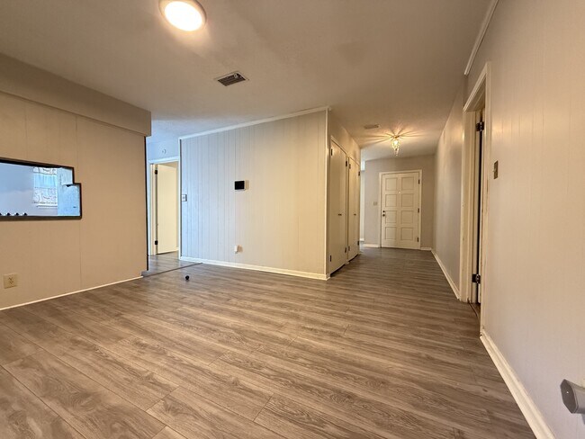 Building Photo - 246 Bowling Green Dr