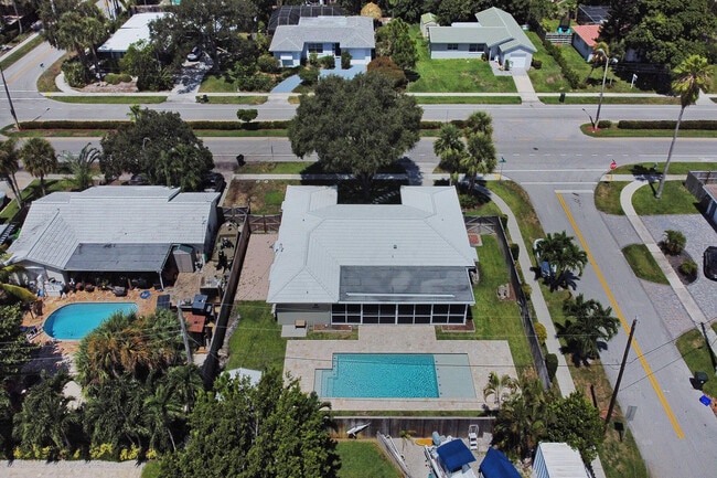 Building Photo - 800 SW 12th Ave