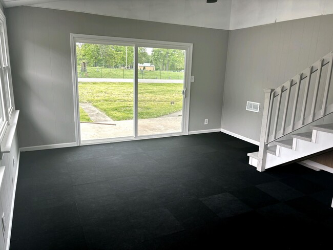 Building Photo - 1525 E Elm St