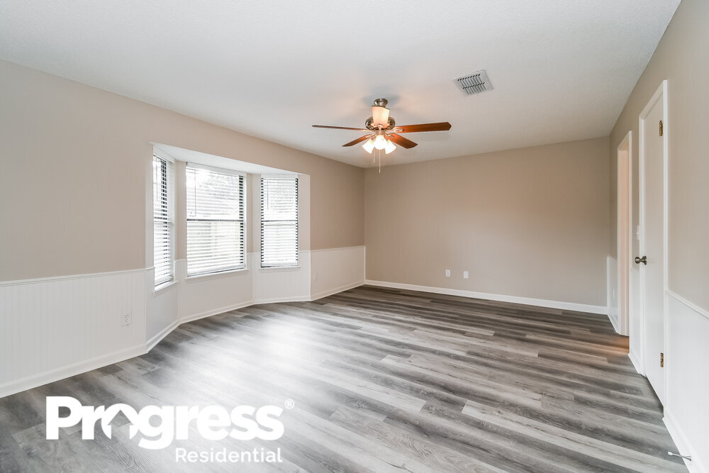 Building Photo - 13120 Leatherleaf Dr S