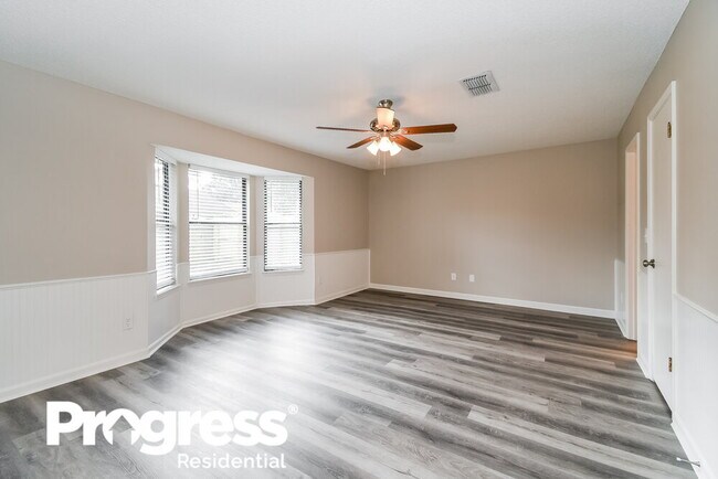 Building Photo - 13120 Leatherleaf Dr S