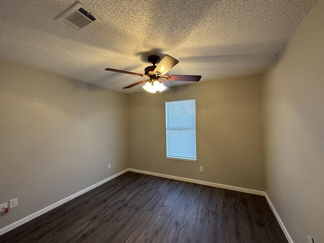 Building Photo - 44 Private Rd 1248