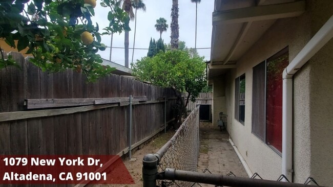 Building Photo - 1079 New York Dr