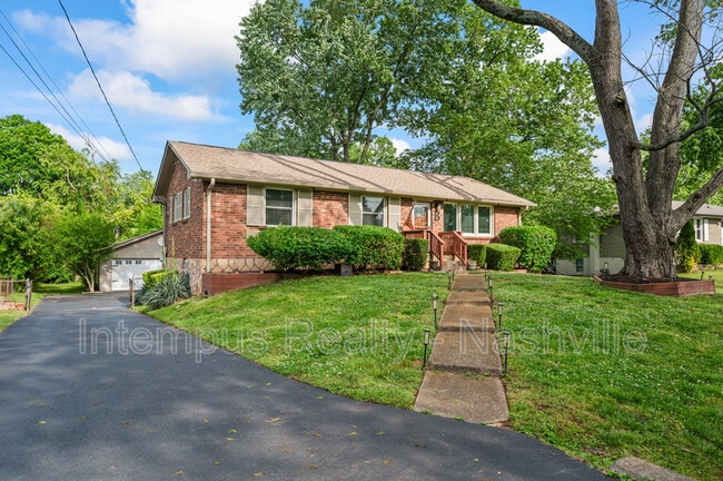 Building Photo - 7020 Bonnamere Dr