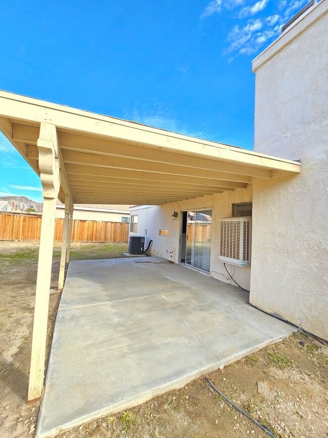 Building Photo - Beautiful 4-Bedroom / 2-bathroom Single-Family Home for Rent