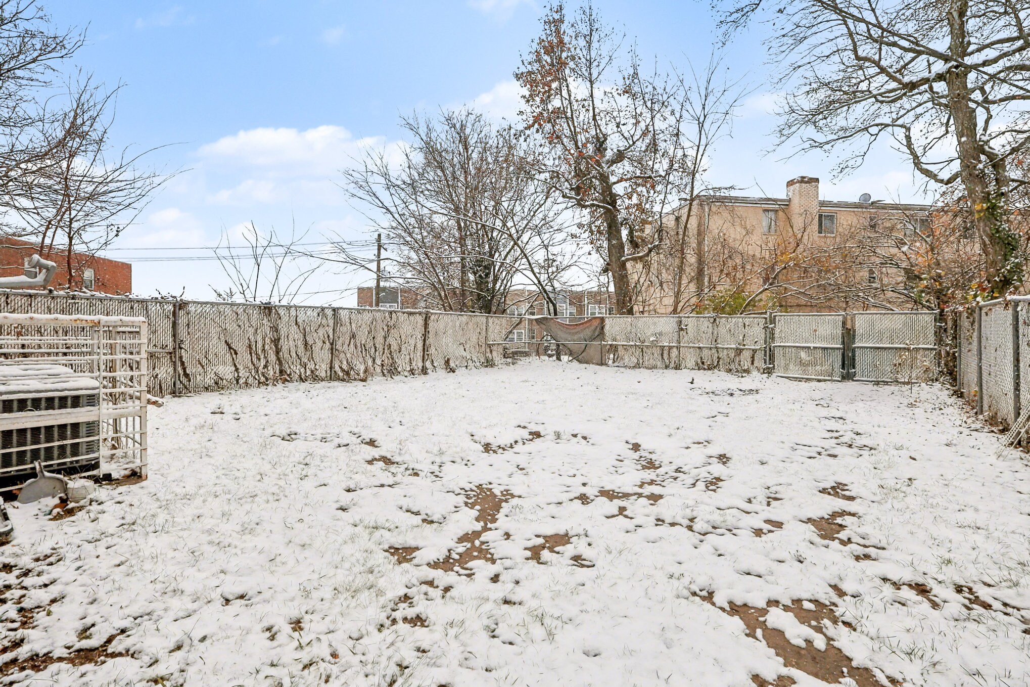 Building Photo - 506 Eastern Ave NE