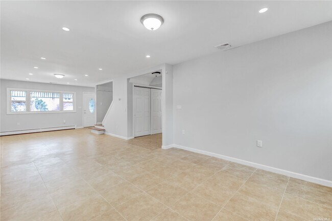 Building Photo - 675 S Long Beach Ave