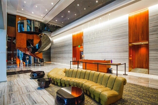 Building Photo - 1300 Brickell Bay Dr