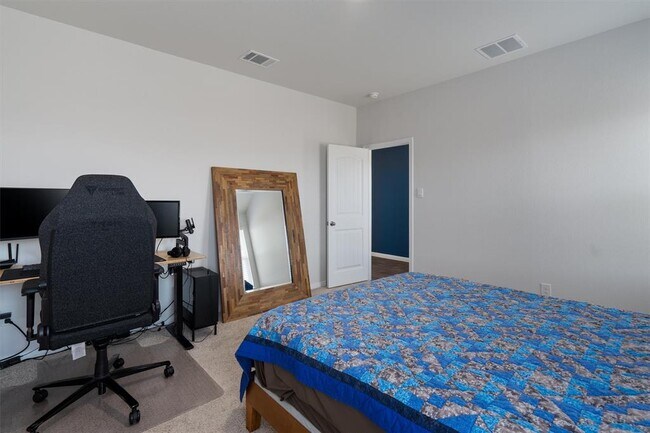 Building Photo - 318 Evergreen Sumac Lp