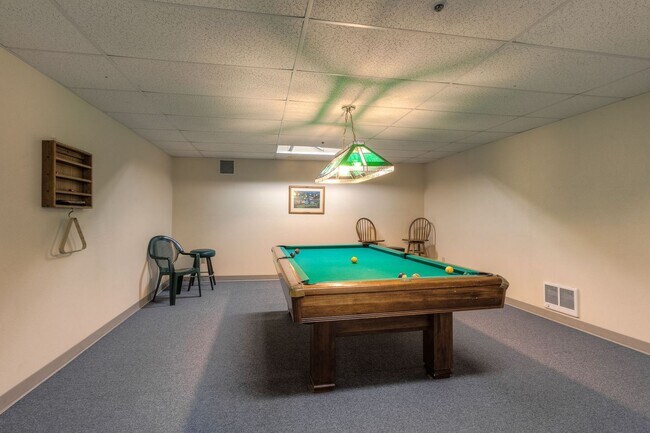 Building Photo - Beautiful Downtown Coeur d' Alene Condo  w/ Amazing Views!