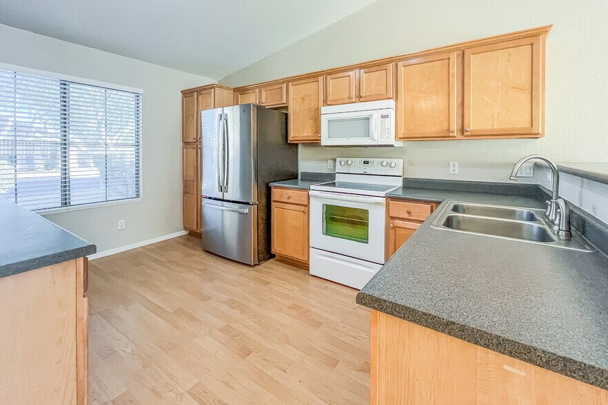 Building Photo - 1727 E Alicia Dr