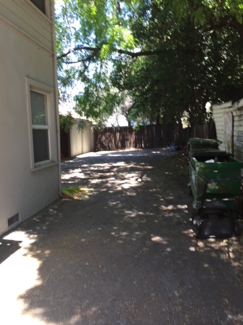 Side entrance drive way leading to detached garagegarage - 1066 Sherwood Ave