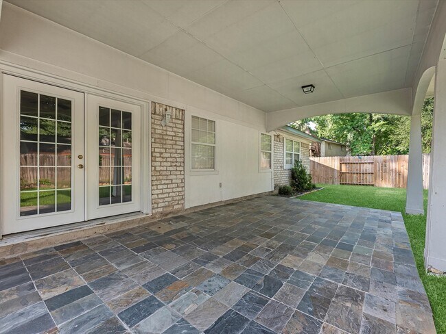 Building Photo - 3010 Glen Spring Dr