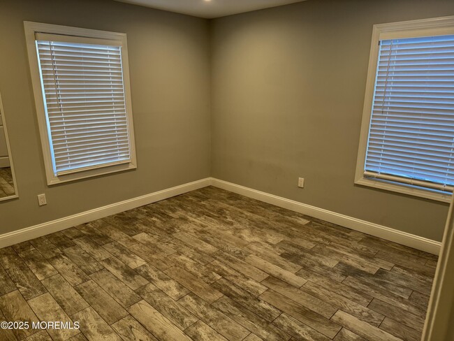 Building Photo - 28 Irongate Ln