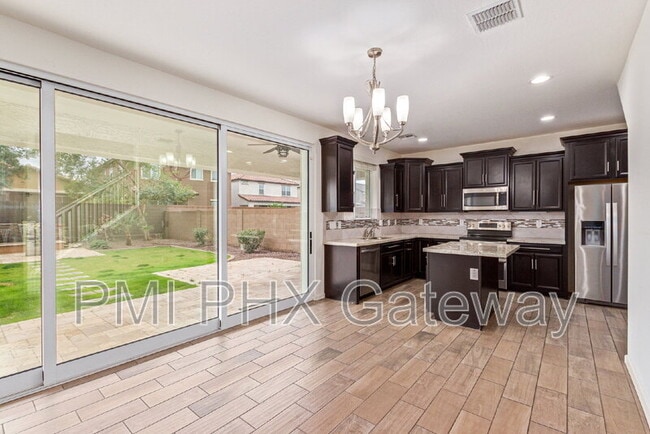 Building Photo - 735 E Constance Wy