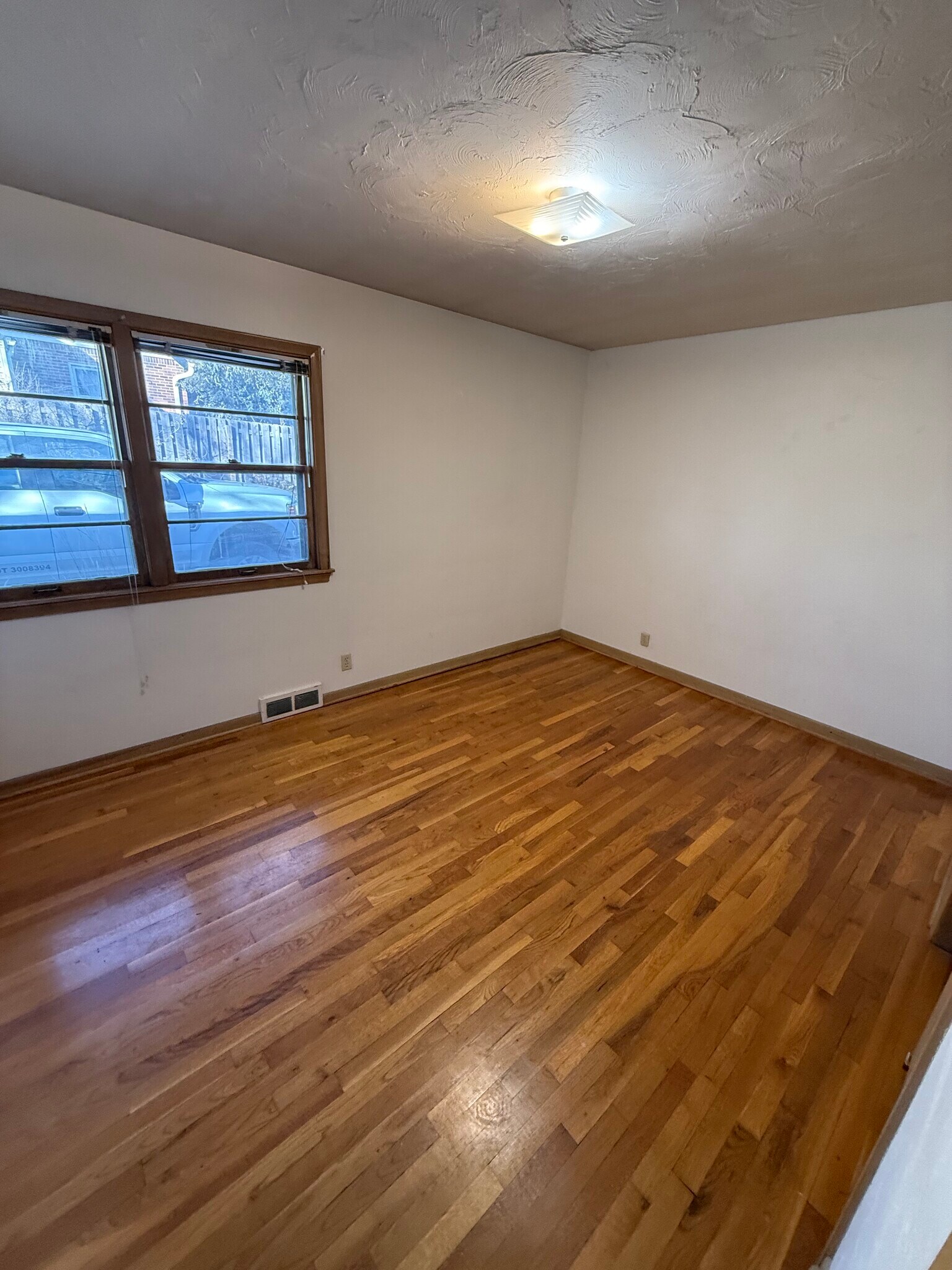 Main bedroom - 3480 Woods Ave