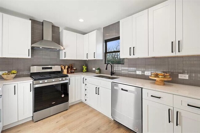 Building Photo - 6202 Brookside Dr