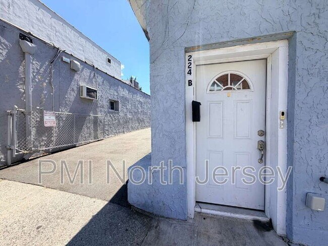 Building Photo - 224 MacArthur Ave